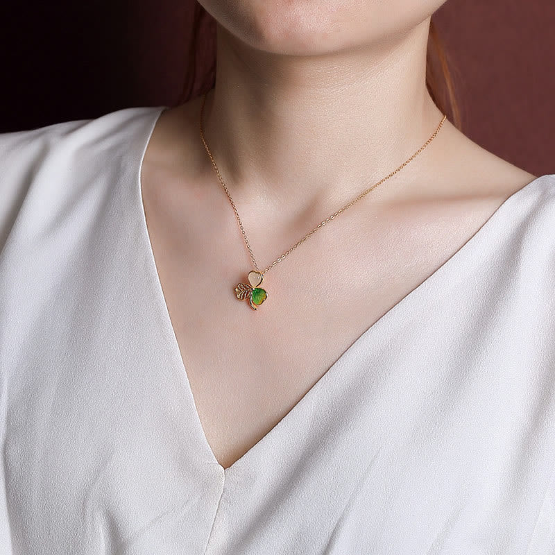 Pendientes con colgante de trébol de trébol de la suerte de jade hetiano chapado en plata de ley 925 con Buddha Stones