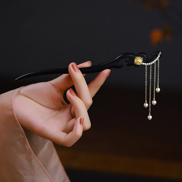 Horquilla con borlas de perlas y flores amarillas de madera de ébano con Buddha Stones