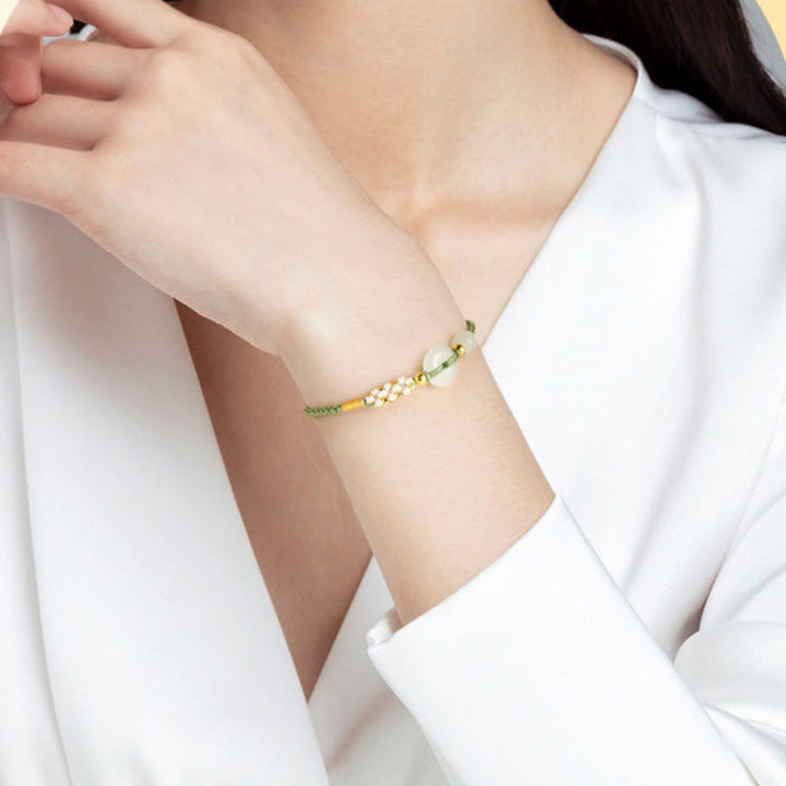 Pulsera trenzada de flor de melocotón de la suerte con hebilla de la paz de jade hetiano de Buddha Stones