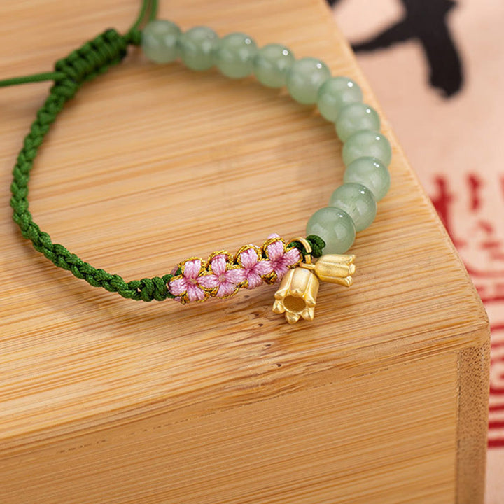 Pulsera trenzada de la suerte con dije de lirio de los valles y cuentas de jade hechas a mano con Buddha Stones