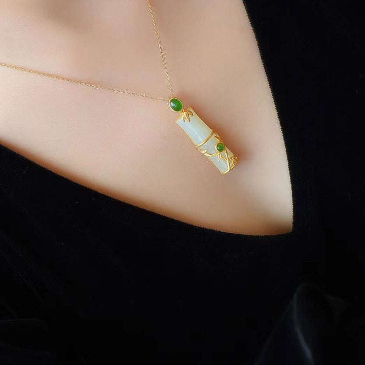 Colgante de collar de protección de bambú de jade cian de jade blanco con Buddha Stones