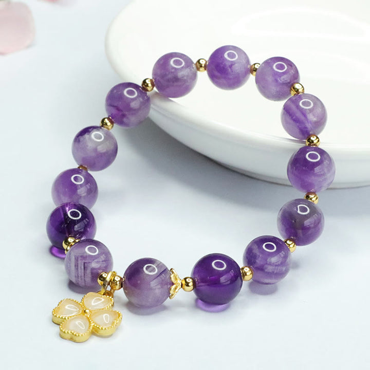 Pulsera con dije de trébol de cuatro hojas y paz interior de cristal de amatista natural con piedras de Buddha Stones