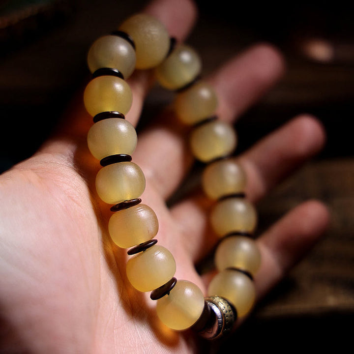 Pulsera auspiciosa hecha a mano con Buddha Stones, cuerno de oveja tibetano Om Mani Padme Hum