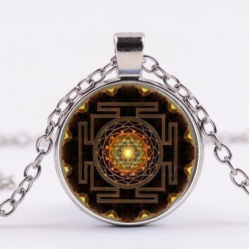 Collar de piedras preciosas del tiempo sagrado de Sri Yantra