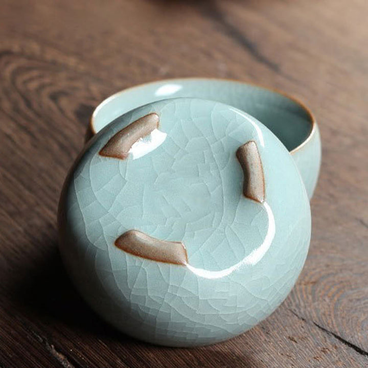 Taza de té de cerámica con forma de pez koi de colores y Buddha Stones