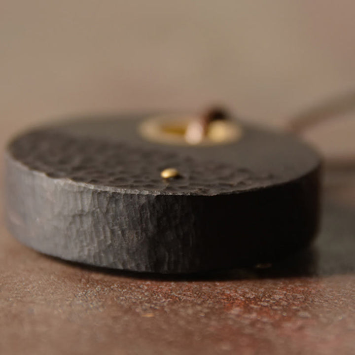 Collar con colgante de la paz de latón y cobre, hecho a mano, con Buddha Stones redondas de madera de ébano - image 6