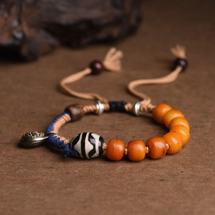 Buddha Stones Pulsera de la riqueza con cuentas Dzi y detalles de latón tibetano - Cuenta Dzi (circunferencia de la muñeca: 15-18 cm) - image 0