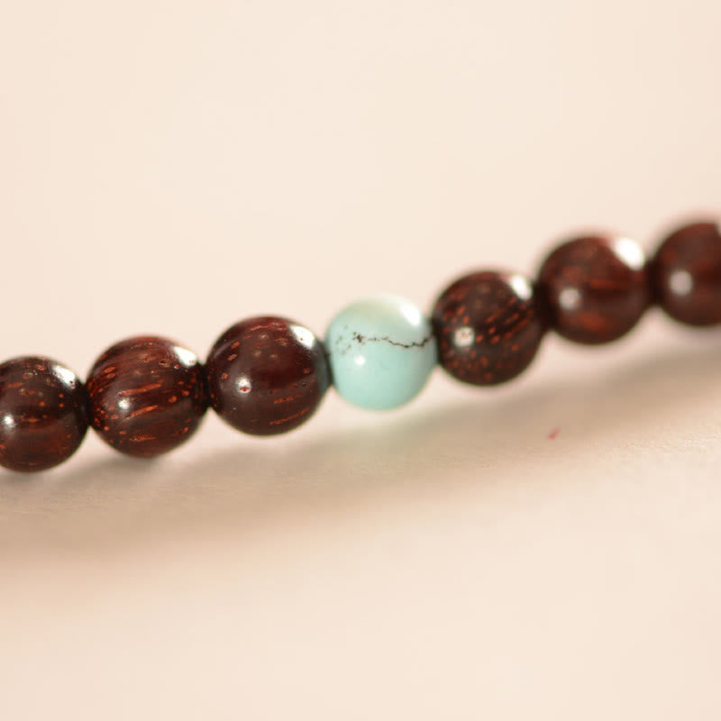 Pulsera de triple envoltura con protección de carácter Fu de sándalo rojo de hoja pequeña india de plata de ley 925 con Buddha Stones