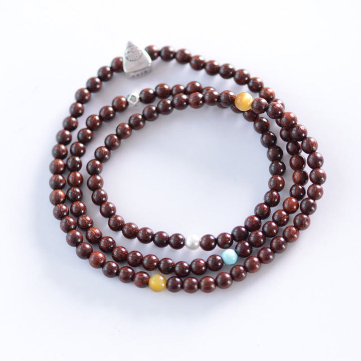 Pulsera de triple envoltura con protección de carácter Fu de sándalo rojo de hoja pequeña india de plata de ley 925 con Buddha Stones
