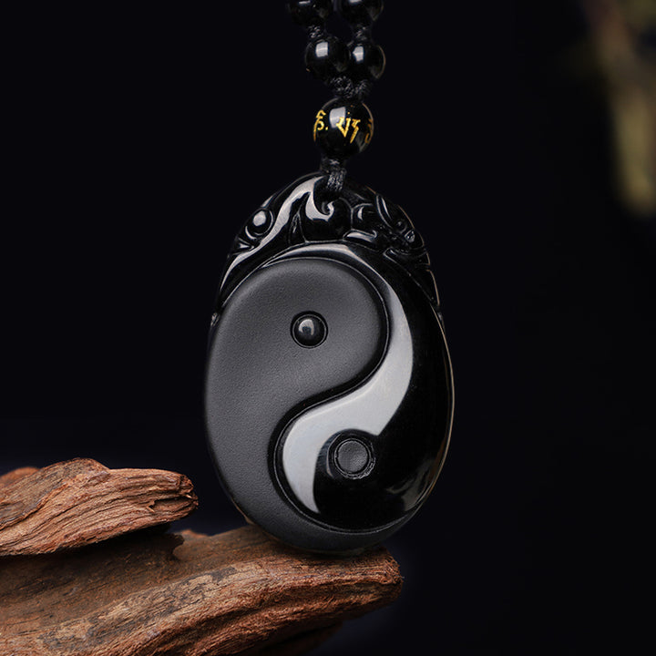 Collar con colgante de fuerza de cumplimiento de Yin Yang de obsidiana negra natural con Buddha Stones