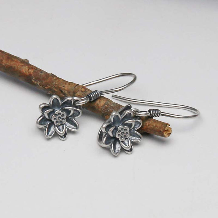 Pendientes de iluminación de flor de loto de plata de ley 925 con Buddha Stones