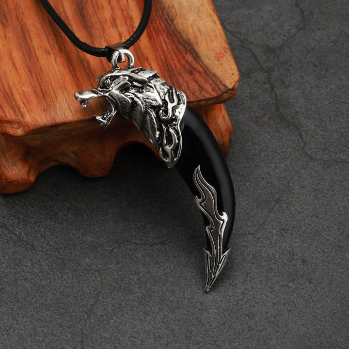 Colgante de collar de equilibrio de acero de titanio con diente de lobo de imitación de Buddha Stones