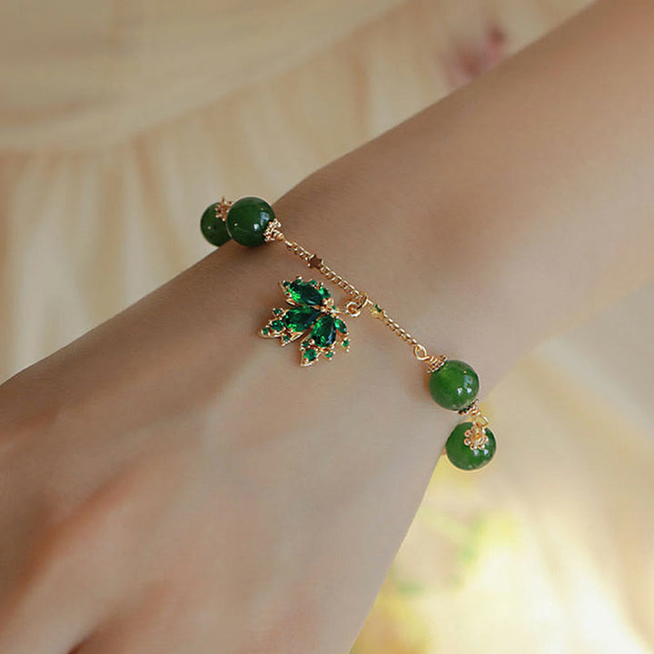 Pulsera de fuerza de valor de hoja de arce de calcedonia verde chapada en oro de 14 quilates con Buddha Stones