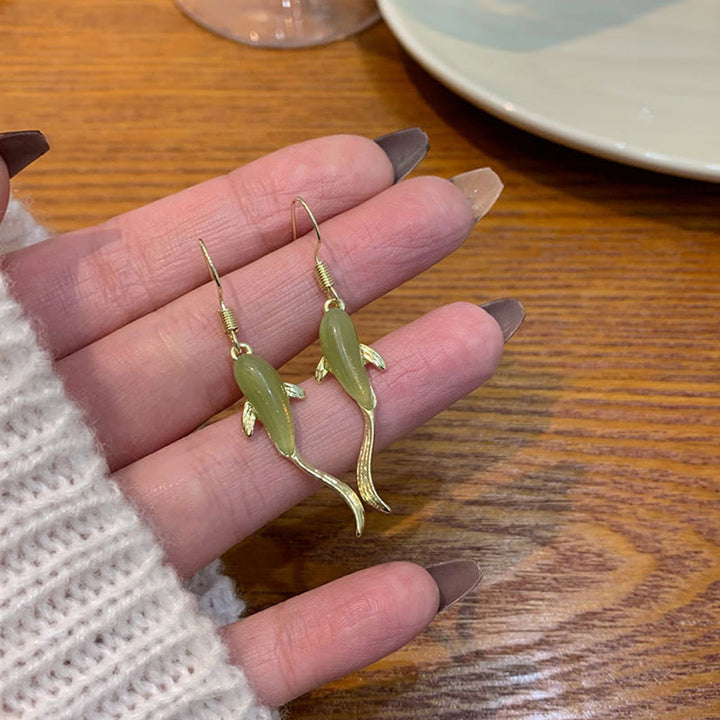 Pendientes colgantes con diseño de pez y suerte de jade