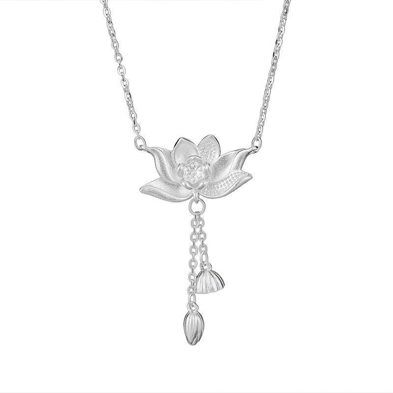 Colgante de collar de iluminación tallada con vaina de flor de loto de plata de ley 999 con Buddha Stones