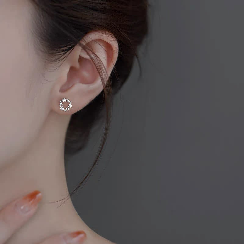 Pendientes de flor de bendición con forma de corona pequeña de plata de ley 925 con Buddha Stones
