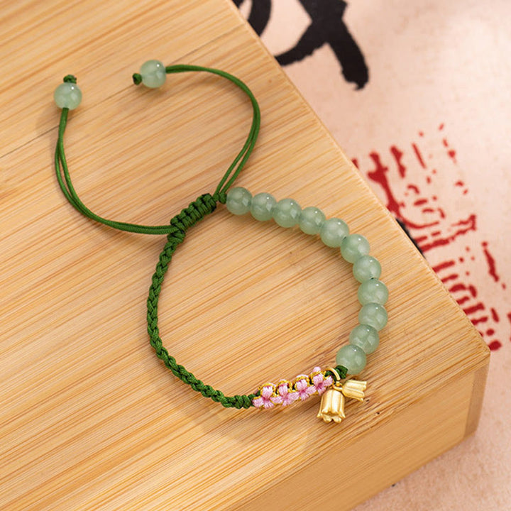 Pulsera trenzada de la suerte con dije de lirio de los valles y cuentas de jade hechas a mano con Buddha Stones