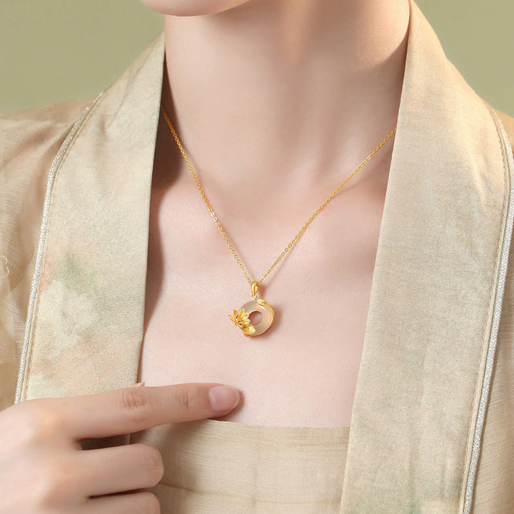 Collar de plata de ley S925 con colgante de loto y hebilla de la paz de calcedonia blanca Natural con Buddha Stones