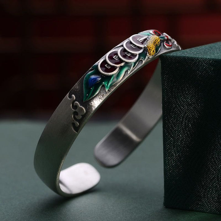 Brazalete de pulsera de riqueza de maní con cinco monedas de emperador Feng Shui de Buddha Stones