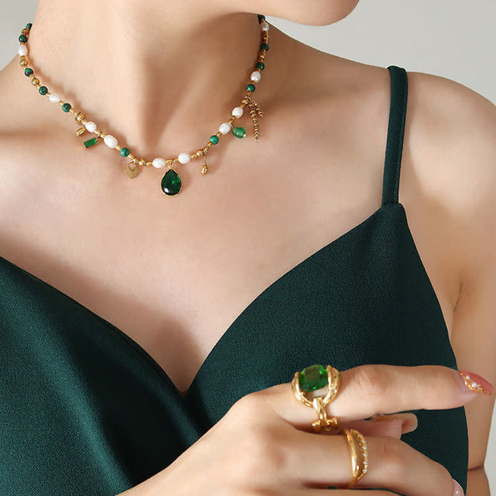 Colgante de collar calmado turquesa con cuentas de perlas y circonitas