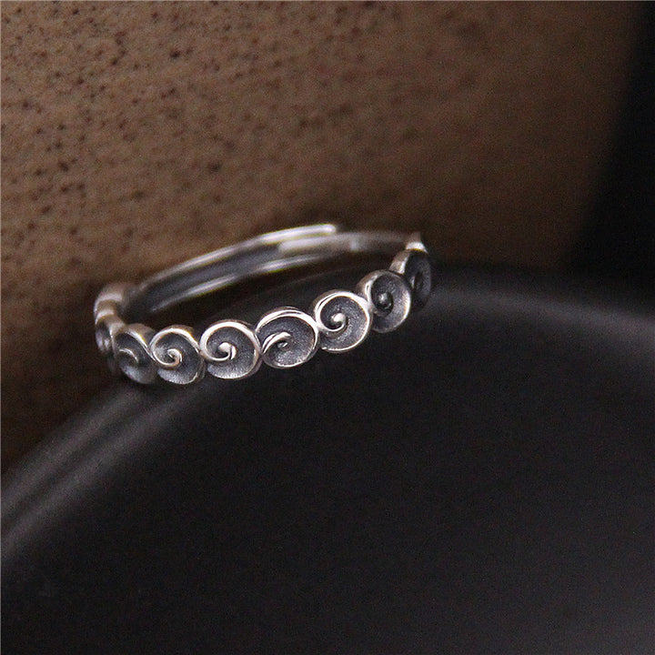 Anillo grabado con nubes propicias de plata de ley 925 con Buddha Stones