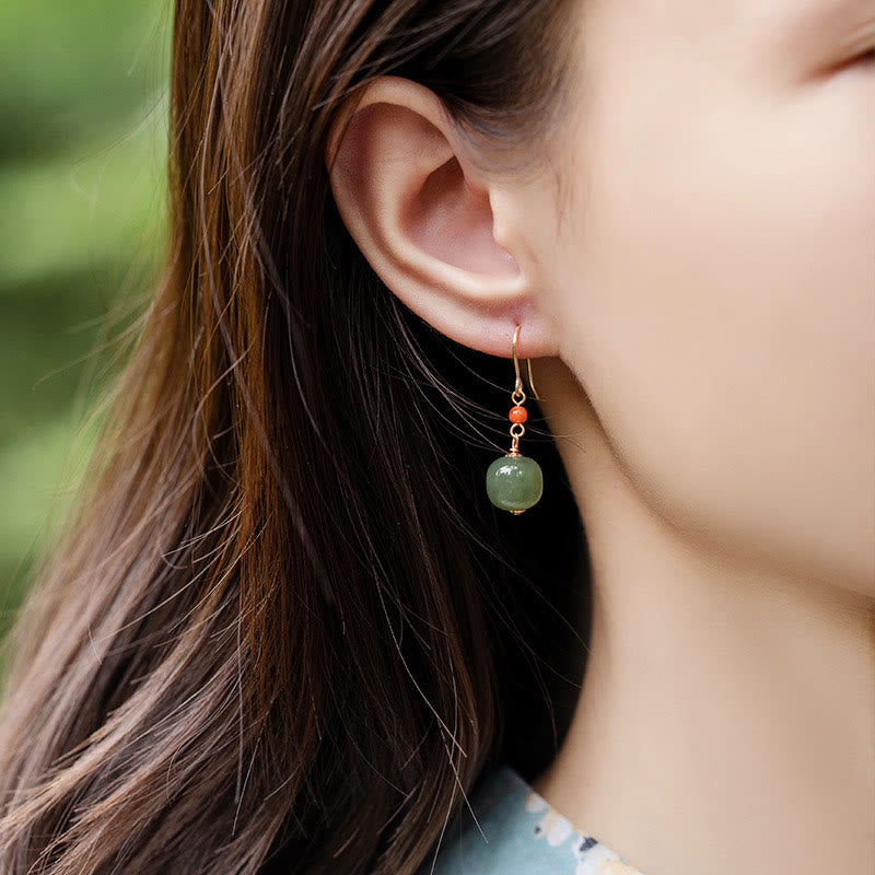 Pendientes Buddha Stones chapados en oro de 14 quilates, jade hetiano y ágata roja