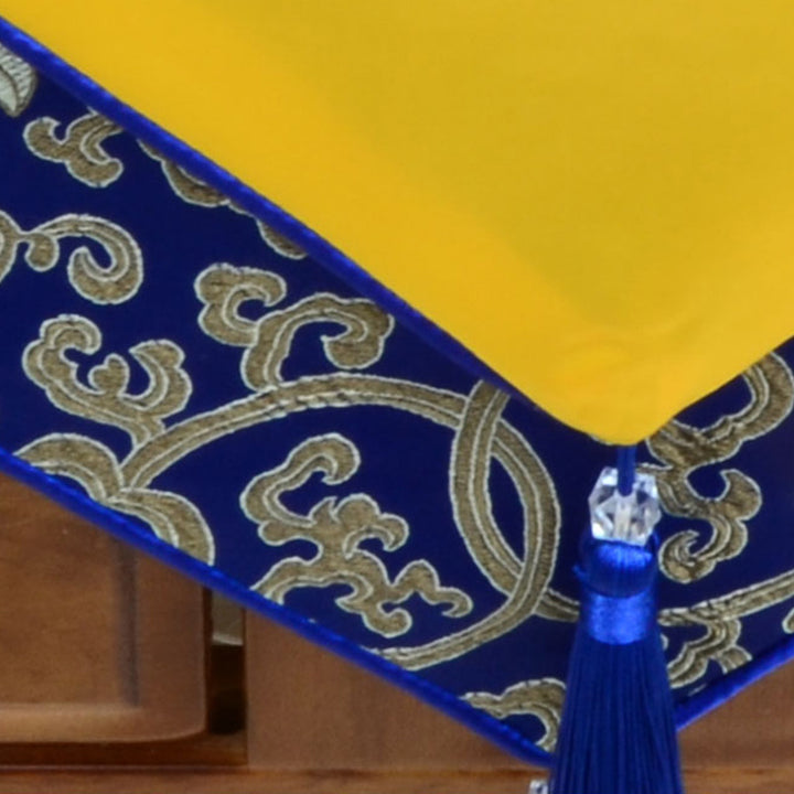 Camino de mesa Jacquard con borlas y símbolos propicios tibetanos con diseño de dragón Vajra y flores de altar de oración