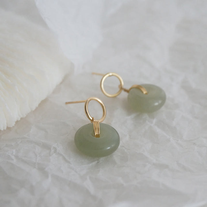 Pendientes colgantes de suerte con hebilla de paz de jade redondo