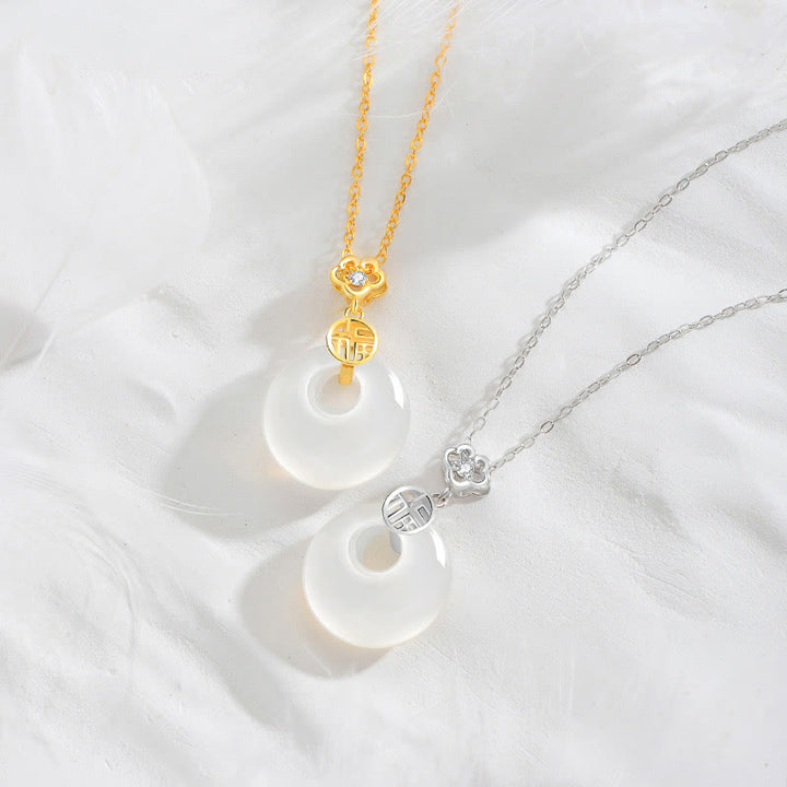 Colgante de plata de ley 925 con Buddha Stones y ágata blanca con el símbolo de la suerte y la felicidad