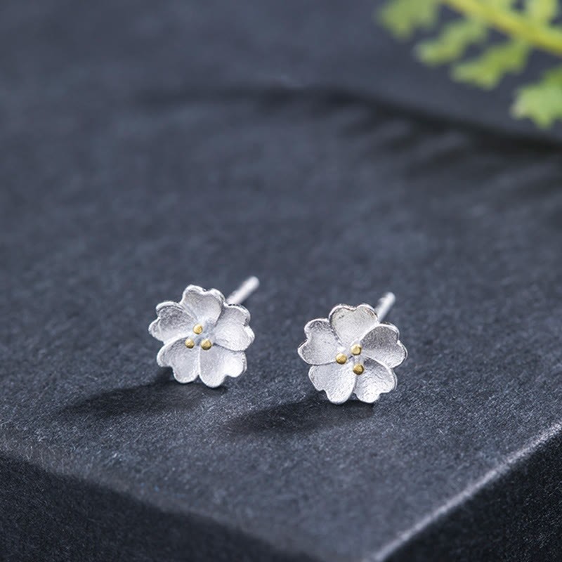 Pendientes de tuerca con diseño floral de flores de cerezo en plata de ley 925 de Buddha Stones