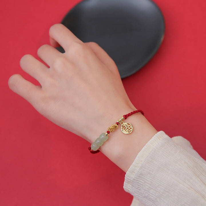 Pulsera de cuerda roja de la suerte con dije de personaje Fu con cuentas de jade hechas a mano con Buddha Stones