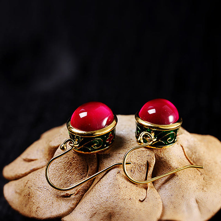 Pendientes colgantes con forma de gancho de confianza de corindón rojo redondo con Buddha Stones