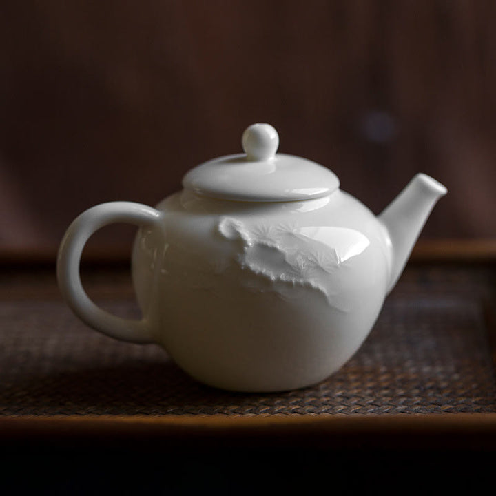 Tetera de cerámica con diseño grabado de bambú de pino ciruelo blanco