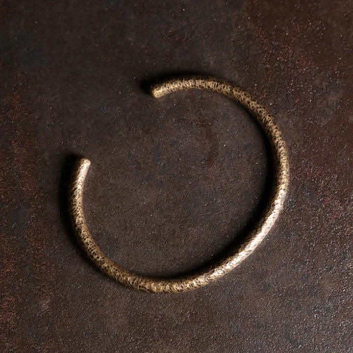 Brazalete ajustable con equilibrio de cobre y diseño rústico de Buddha Stones