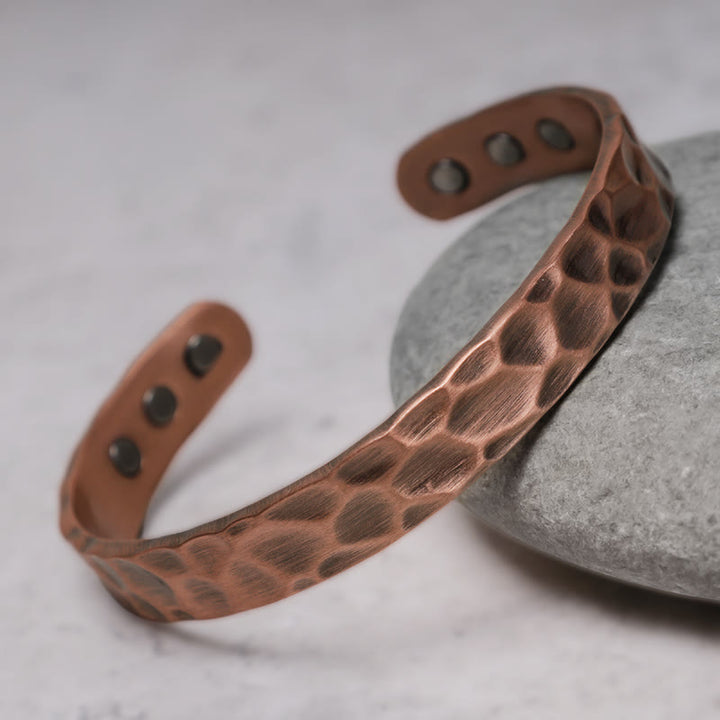 Brazalete magnético ajustable con equilibrio de cobre rústico