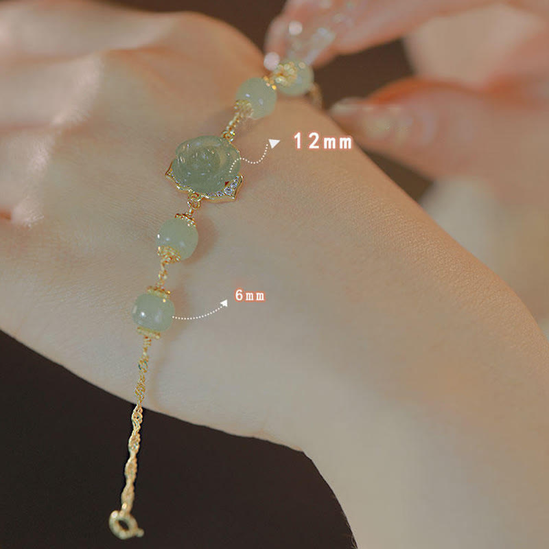 Pulsera de cadena de la suerte con flor de rosa de jade hetiano chapada en oro de 14 quilates con Buddha Stones
