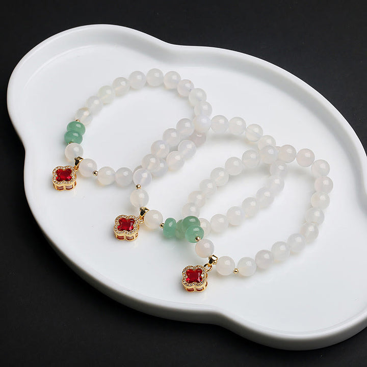 Buddha Stones Ágata blanca natural Ágata roja Bolsa de dinero Personaje Fu Pulsera de protección de trébol de cuatro hojas