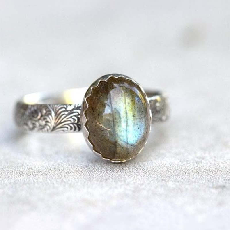 Anillo de amor con cristal de piedra lunar