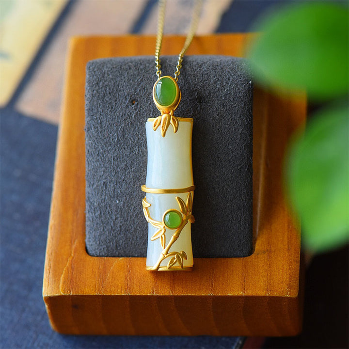 Colgante de collar de protección de bambú de jade cian de jade blanco con Buddha Stones