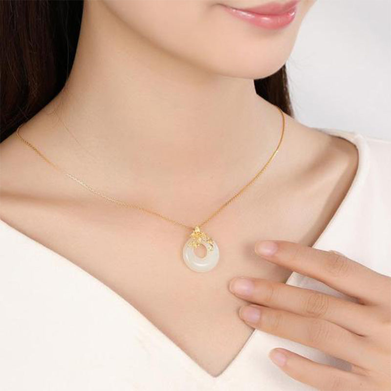 Collar Calma de Jade Blanco Tibetano con Buddha Stones