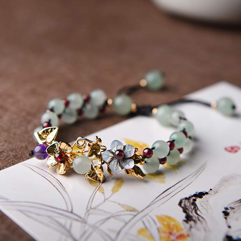 Pulsera de la suerte con pétalos de flores y cuentas de granate y aventurina verde con Buddha Stones