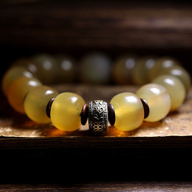 Pulsera auspiciosa hecha a mano con Buddha Stones, cuerno de oveja tibetano Om Mani Padme Hum
