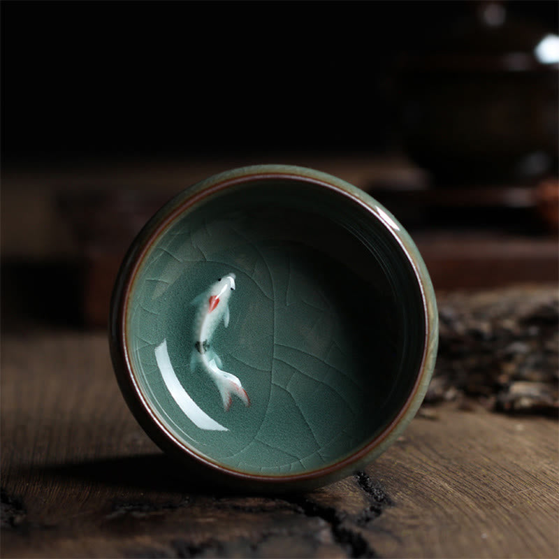 Taza de té de cerámica con forma de pez koi de colores y Buddha Stones