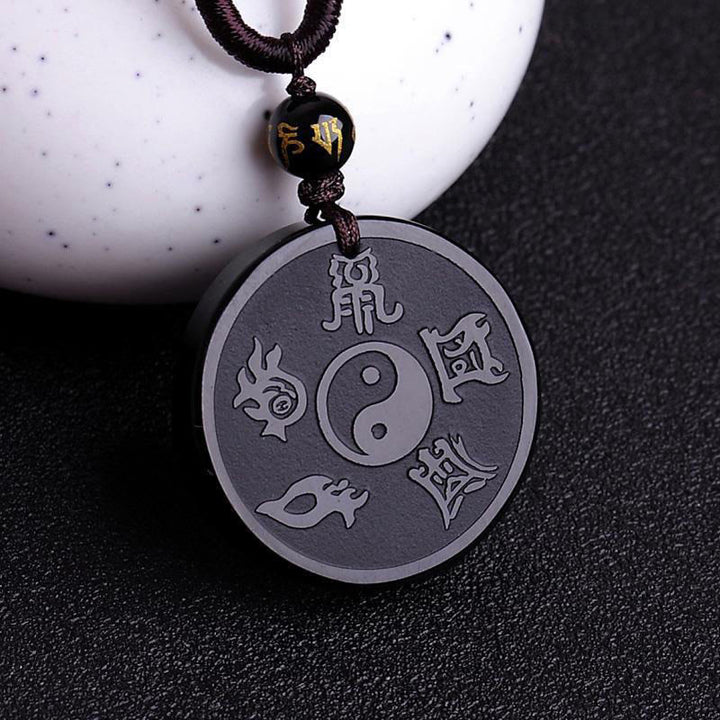 Buddha Stones Negra Natural Taoísmo Cinco Montañas Sagradas Mantra de Nueve Caracteres Tallado Fuerza Yin Yang Collar Colgante Llavero - Obsidiana negra y cuerda - image 1
