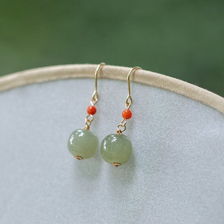 Pendientes Buddha Stones chapados en oro de 14 quilates, jade hetiano y ágata roja