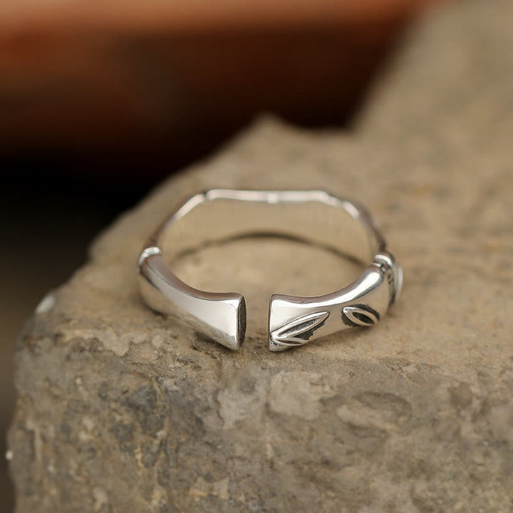 Anillo ajustable de cobre con diseño de bambú simple y Buddha Stones