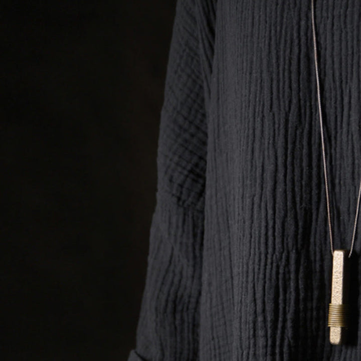 Collar con colgante de riqueza de latón y cobre con diseño texturizado vintage de Buddha Stones - image 11