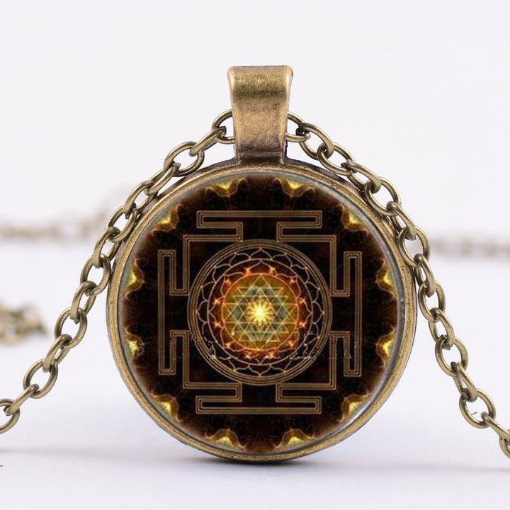 Collar de piedras preciosas del tiempo sagrado de Sri Yantra