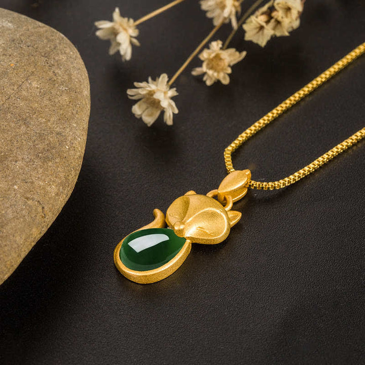Colgante de collar con diseño de zorro de calcedonia verde con Buddha Stones