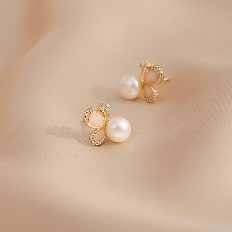 Pendientes de tuerca con forma de mariposa y perlas de oro de 18 quilates con Buddha Stones